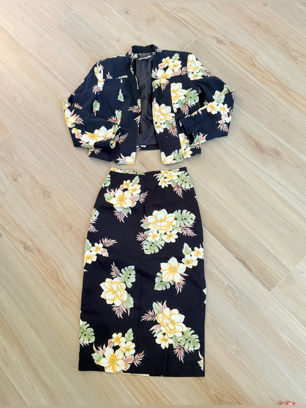 Vintage tropical womens skirt suit
